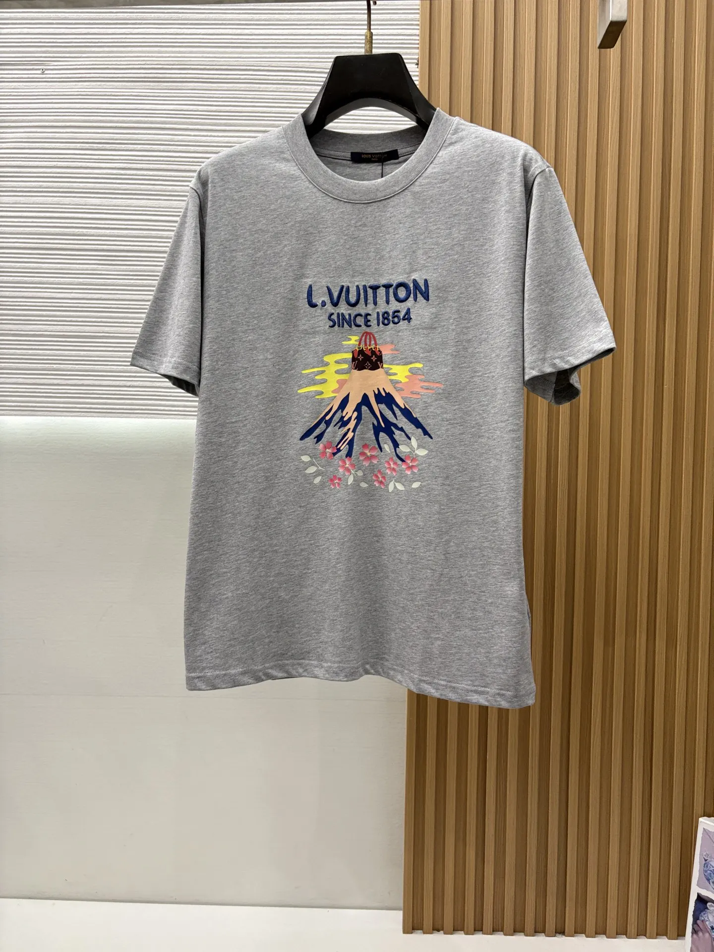Louis Vuitton New Silk Cotton Short Sleeve Louis Vuitton New Silk Cotton Short Sleeve
