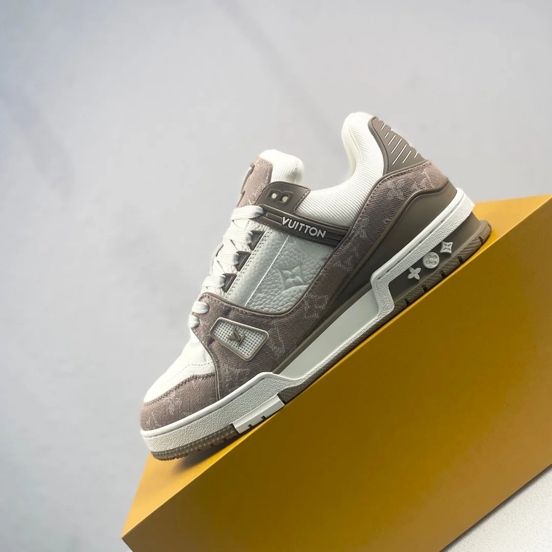 Louis Vuitton Low-top fashionable sports shoes men s sports shoes Louis Vuitton Low-top fashionable sports shoes men s sports shoes