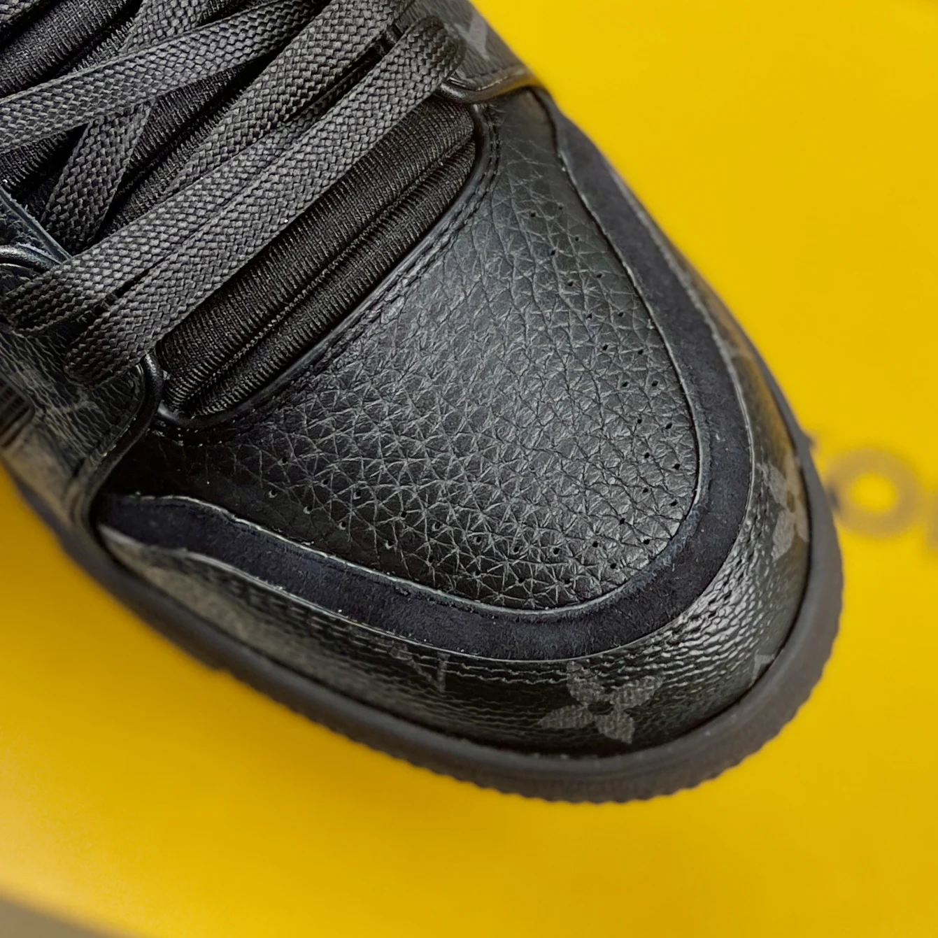 Louis Vuitton Low-top fashionable sports shoes men s sports shoes Louis Vuitton Low-top fashionable sports shoes men s sports shoes