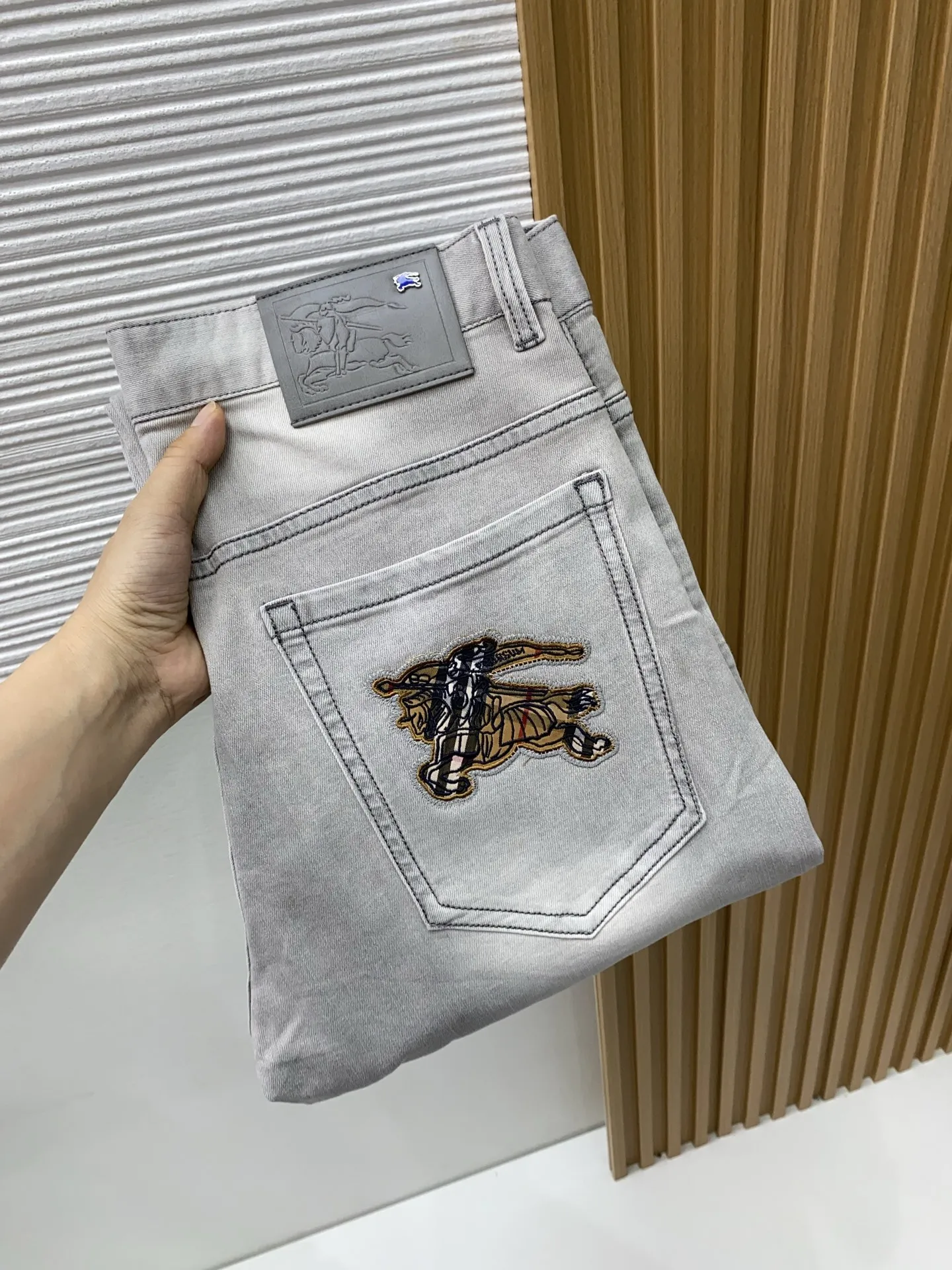 Burberry Early spring latest style jeans Burberry Early spring latest style jeans