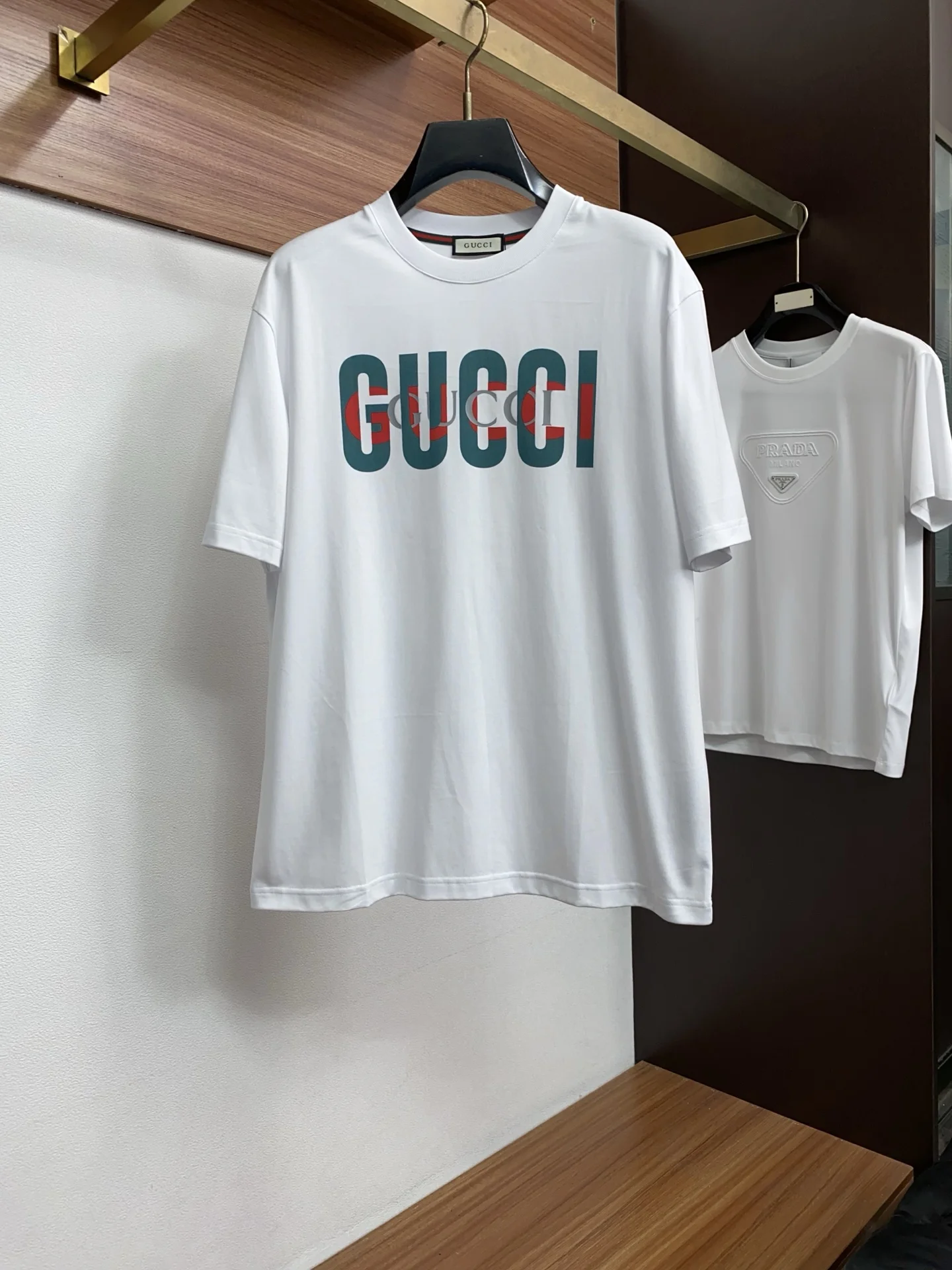 Gucci 100% Cotton Loose Fit Round Neck Men s Short Sleeve T-Shirt Gucci 100% Cotton Loose Fit Round Neck Men s Short Sleeve T-Shirt