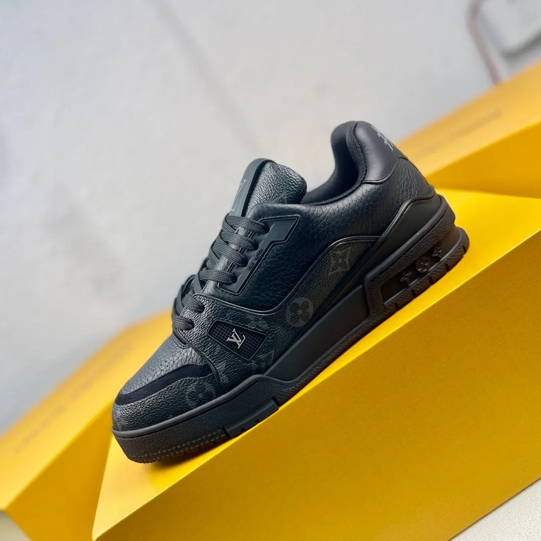 Louis Vuitton Low-top fashionable sports shoes men s sports shoes Louis Vuitton Low-top fashionable sports shoes men s sports shoes