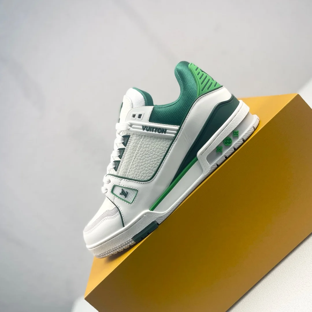 Louis Vuitton Low-top fashionable sports shoes men s sports shoes Louis Vuitton Low-top fashionable sports shoes men s sports shoes