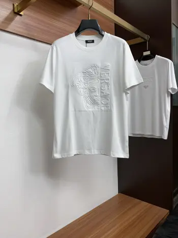 100% Cotton Loose Fit Round Neck Men s Short Sleeve T-Shirt Replica Versace Tshirts and Polos