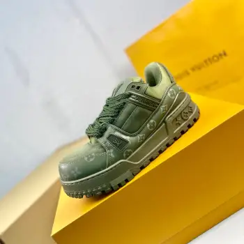 Low-top fashionable sports shoes men s sports shoes Replica Louis Vuitton Mens Sneakers