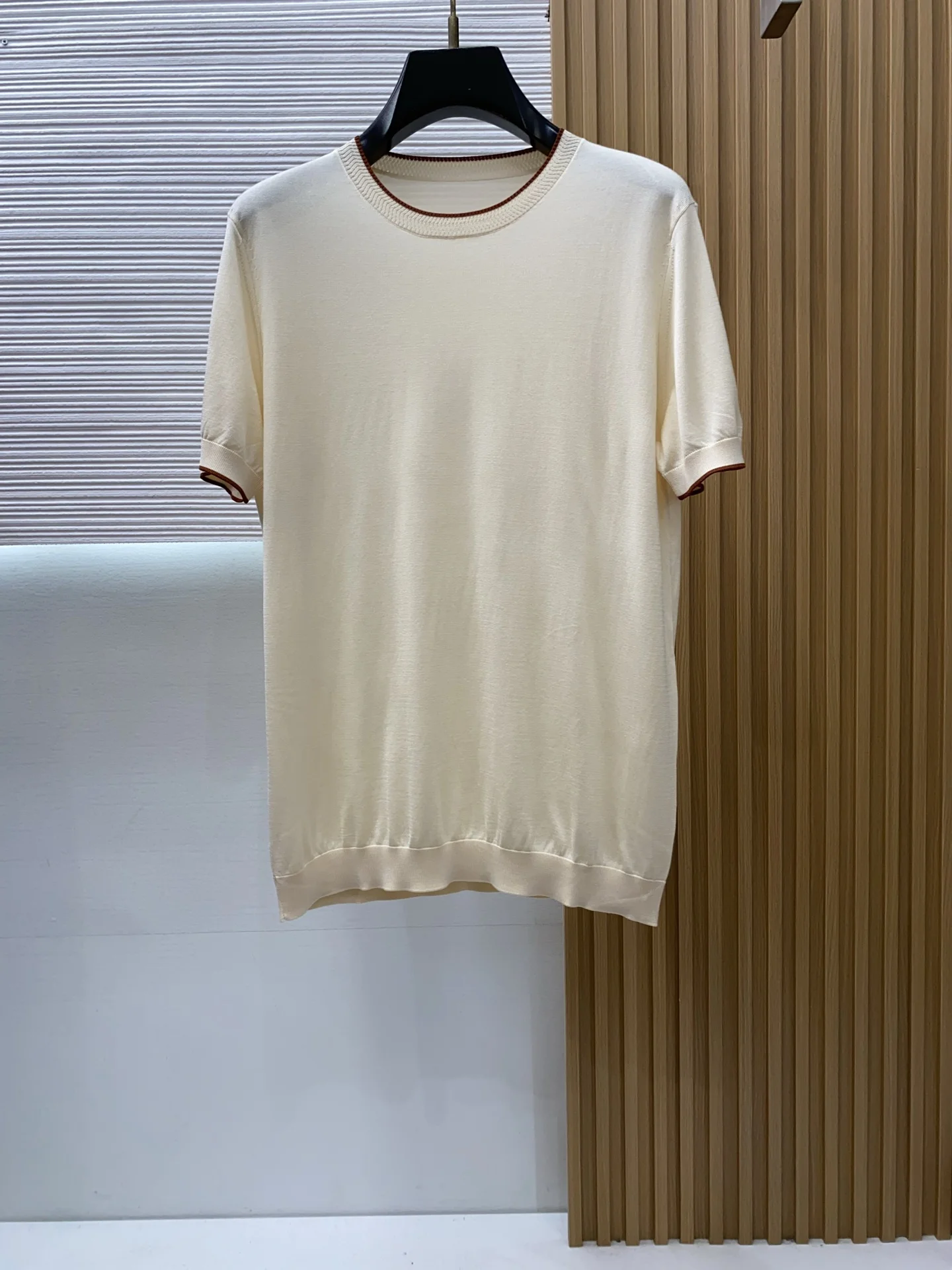 Loro Piana Spring and summer new classic old-style lapel knitted short-sleeve. Loro Piana Spring and summer new classic old-style lapel knitted short-sleeve.