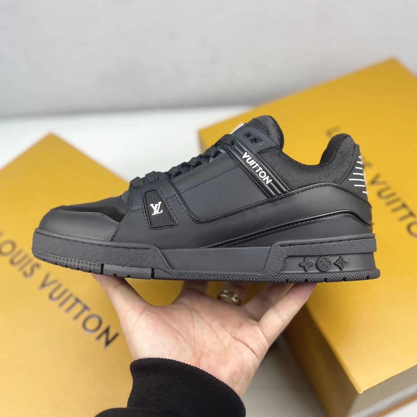 Louis Vuitton Low-top fashionable sports shoes men s sports shoes Louis Vuitton Low-top fashionable sports shoes men s sports shoes