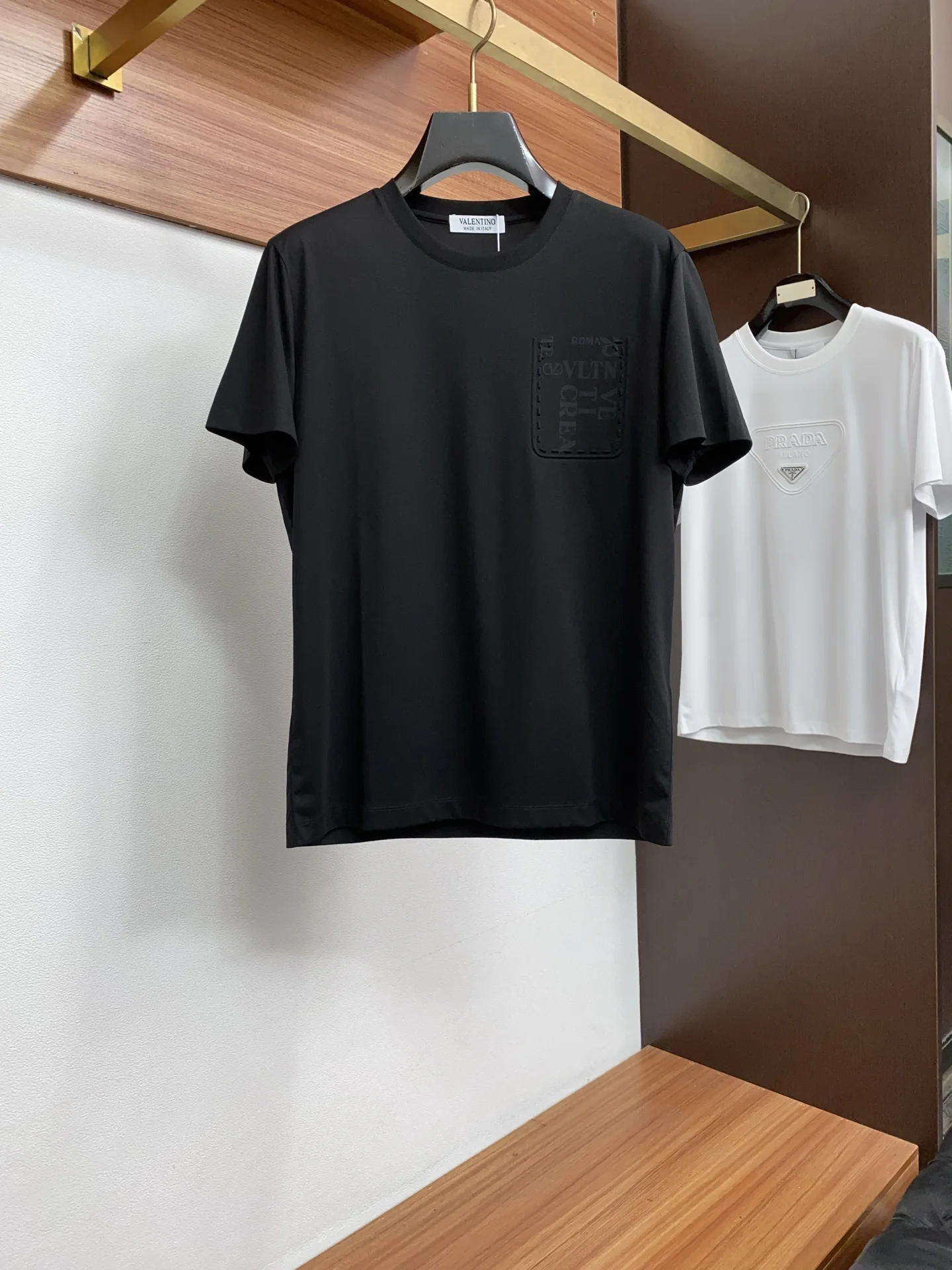 Valentino Garavani Latest short-sleeve mercerized cotton round-neck T-shirt