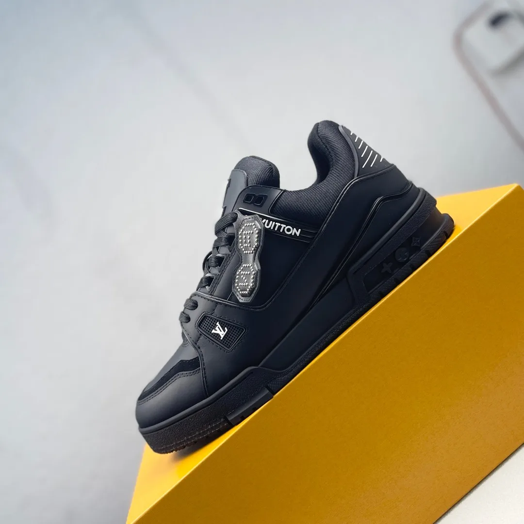 Louis Vuitton Low-top fashionable sports shoes men s sports shoes Louis Vuitton Low-top fashionable sports shoes men s sports shoes