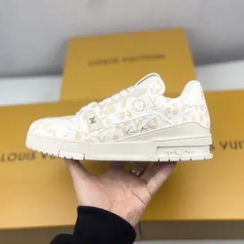 Low-top fashionable sports shoes men s sports shoes Replica Louis Vuitton Mens Sneakers