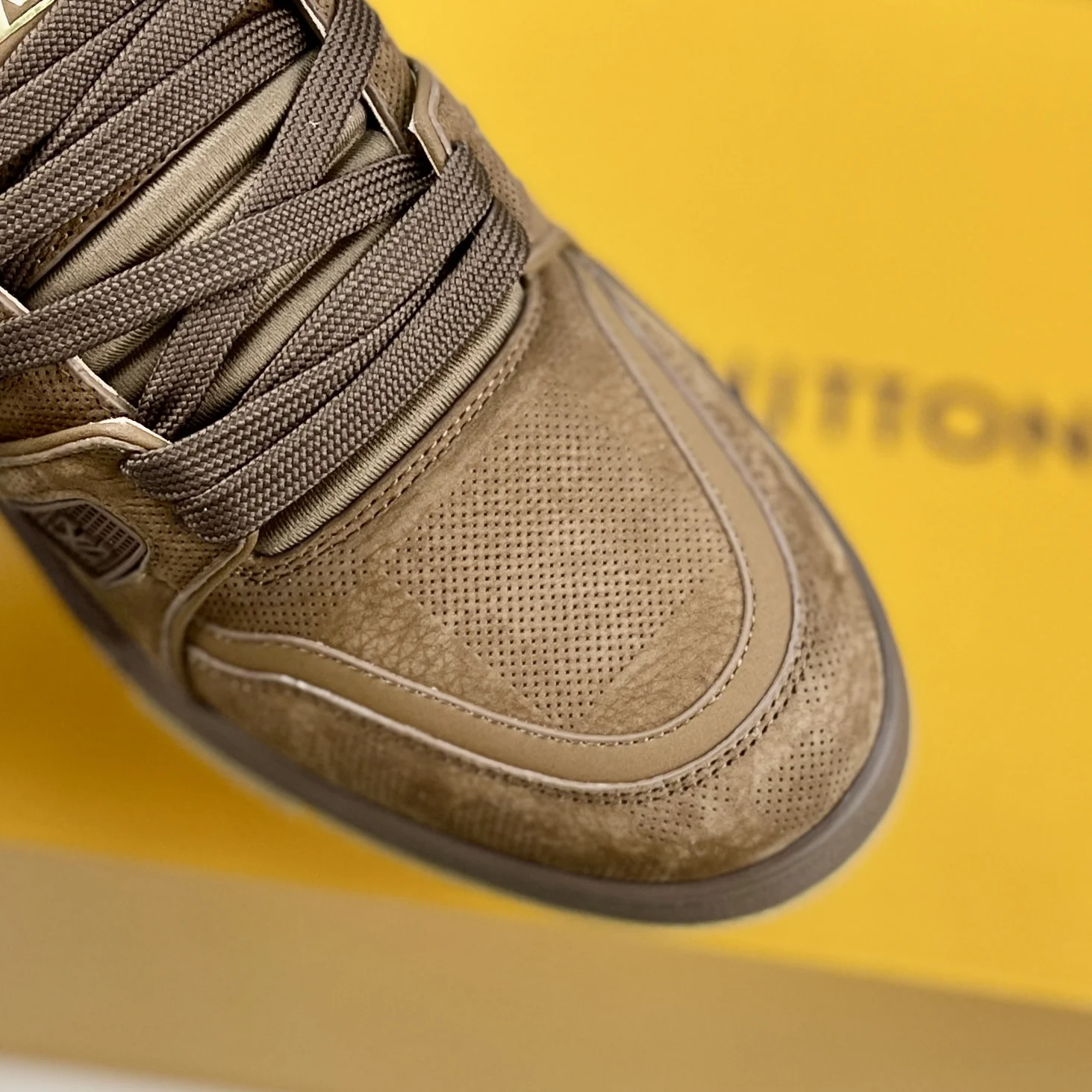 Louis Vuitton Low-top fashionable sports shoes men s sports shoes Louis Vuitton Low-top fashionable sports shoes men s sports shoes