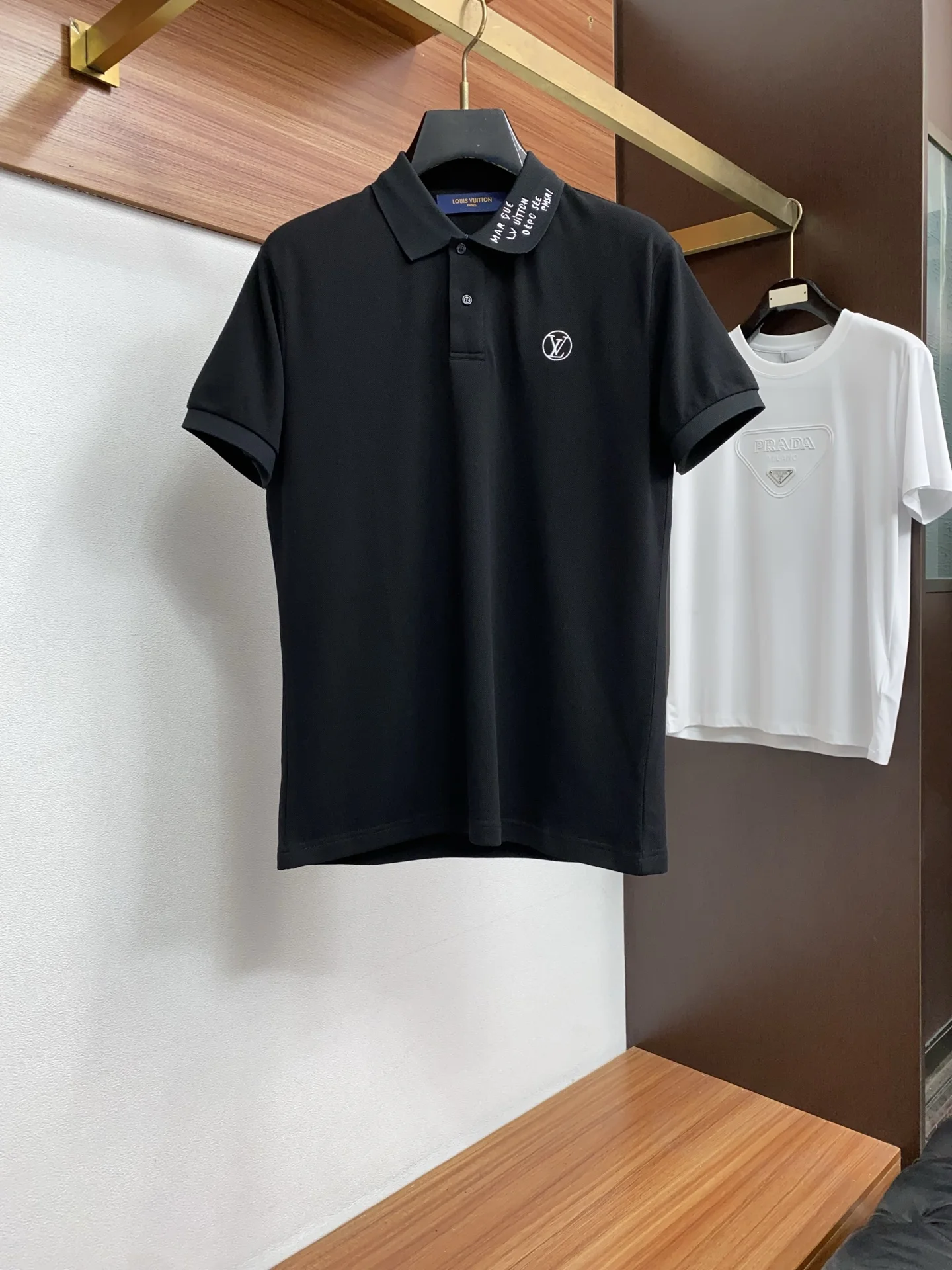 Louis Vuitton Spring and Summer New Fine Stripe Pique Business Polo Louis Vuitton Spring and Summer New Fine Stripe Pique Business Polo