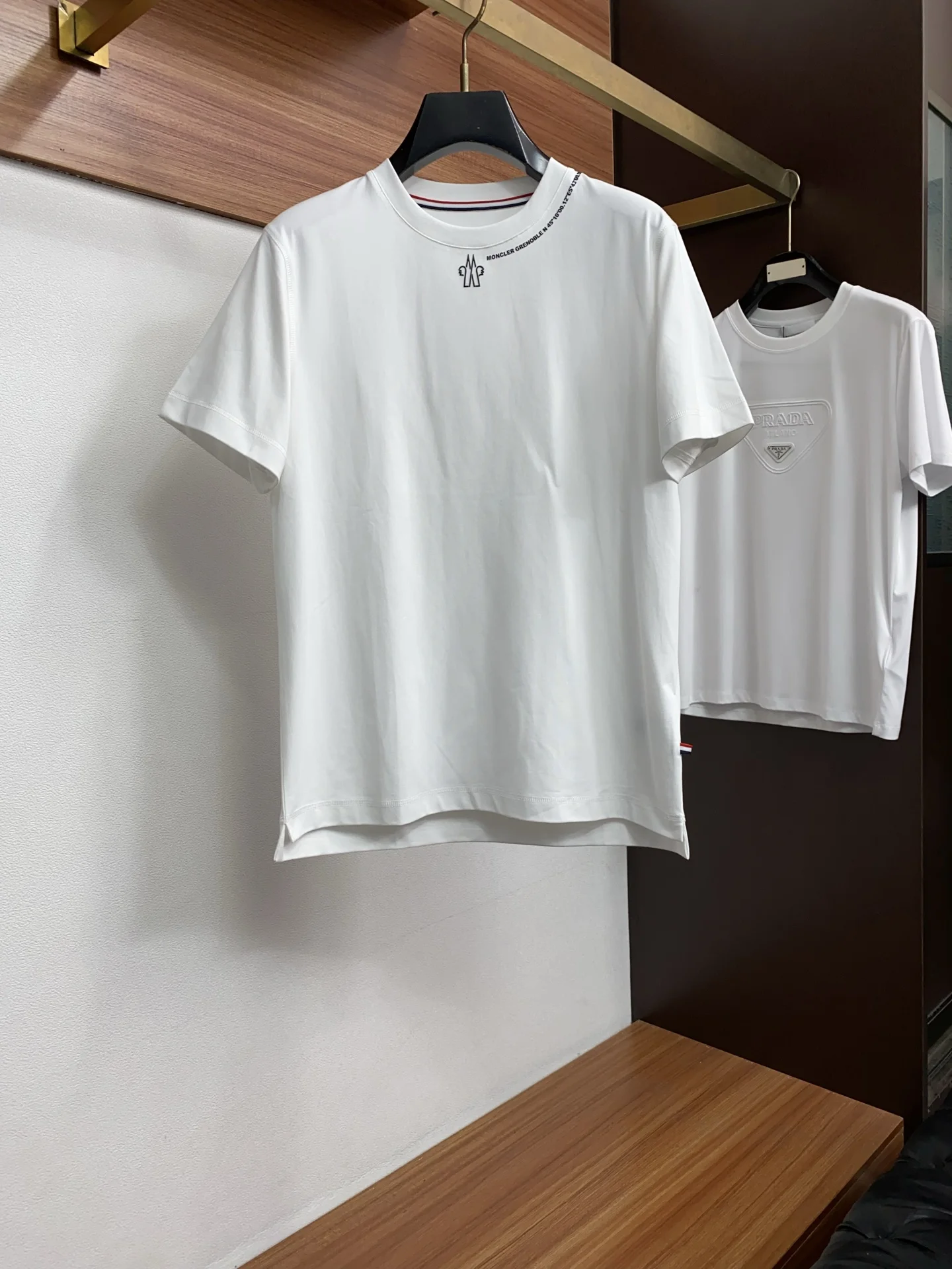 Moncler 100% Cotton Loose Fit Round Neck Men s Short Sleeve T-Shirt Moncler 100% Cotton Loose Fit Round Neck Men s Short Sleeve T-Shirt