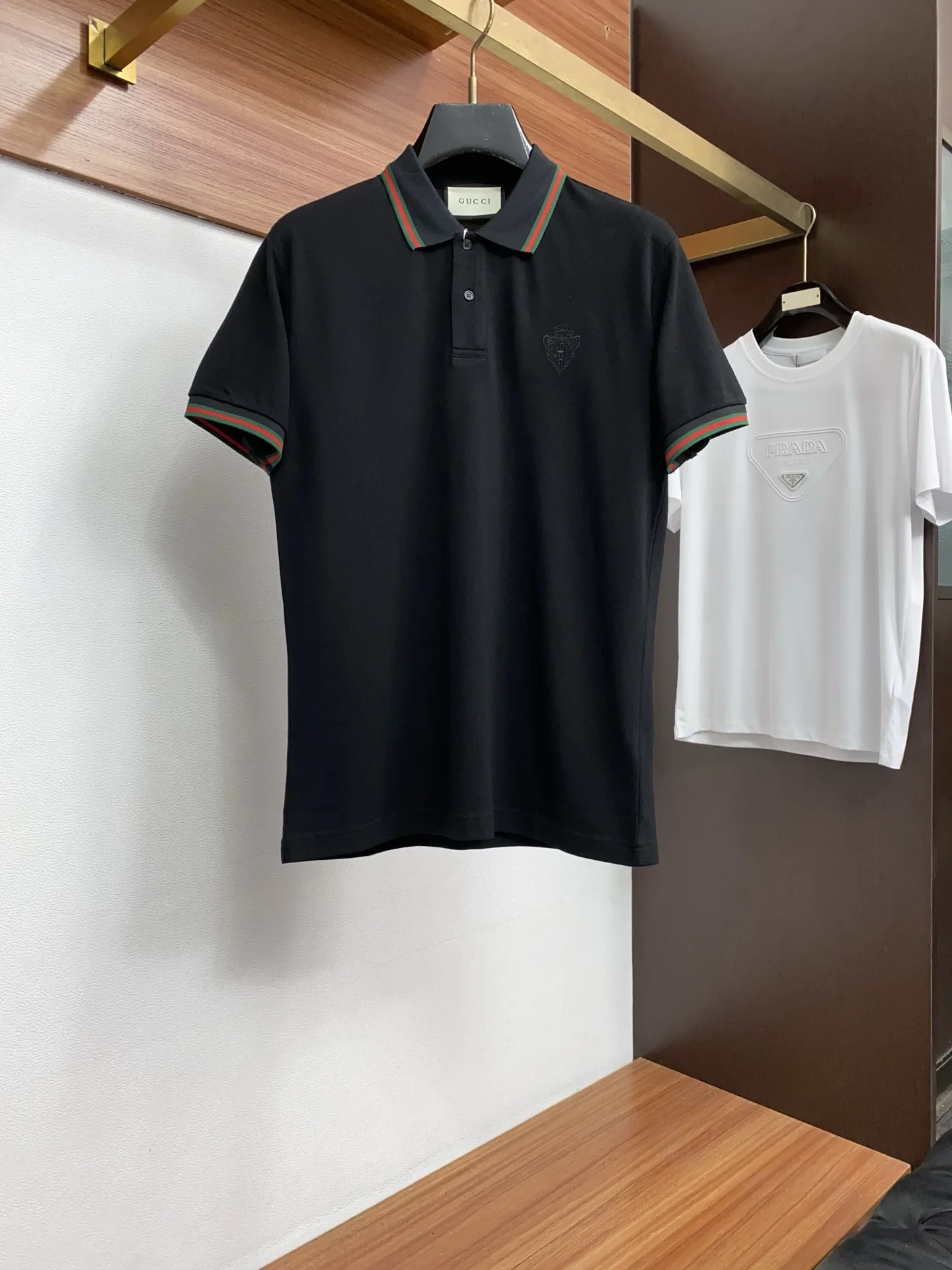 Gucci Classic Polo paired with a refined small logo short sleeve. Gucci Classic Polo paired with a refined small logo short sleeve.