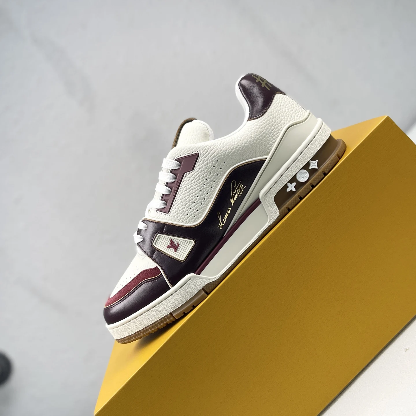 Louis Vuitton Low-top fashionable sports shoes men s sports shoes Louis Vuitton Low-top fashionable sports shoes men s sports shoes