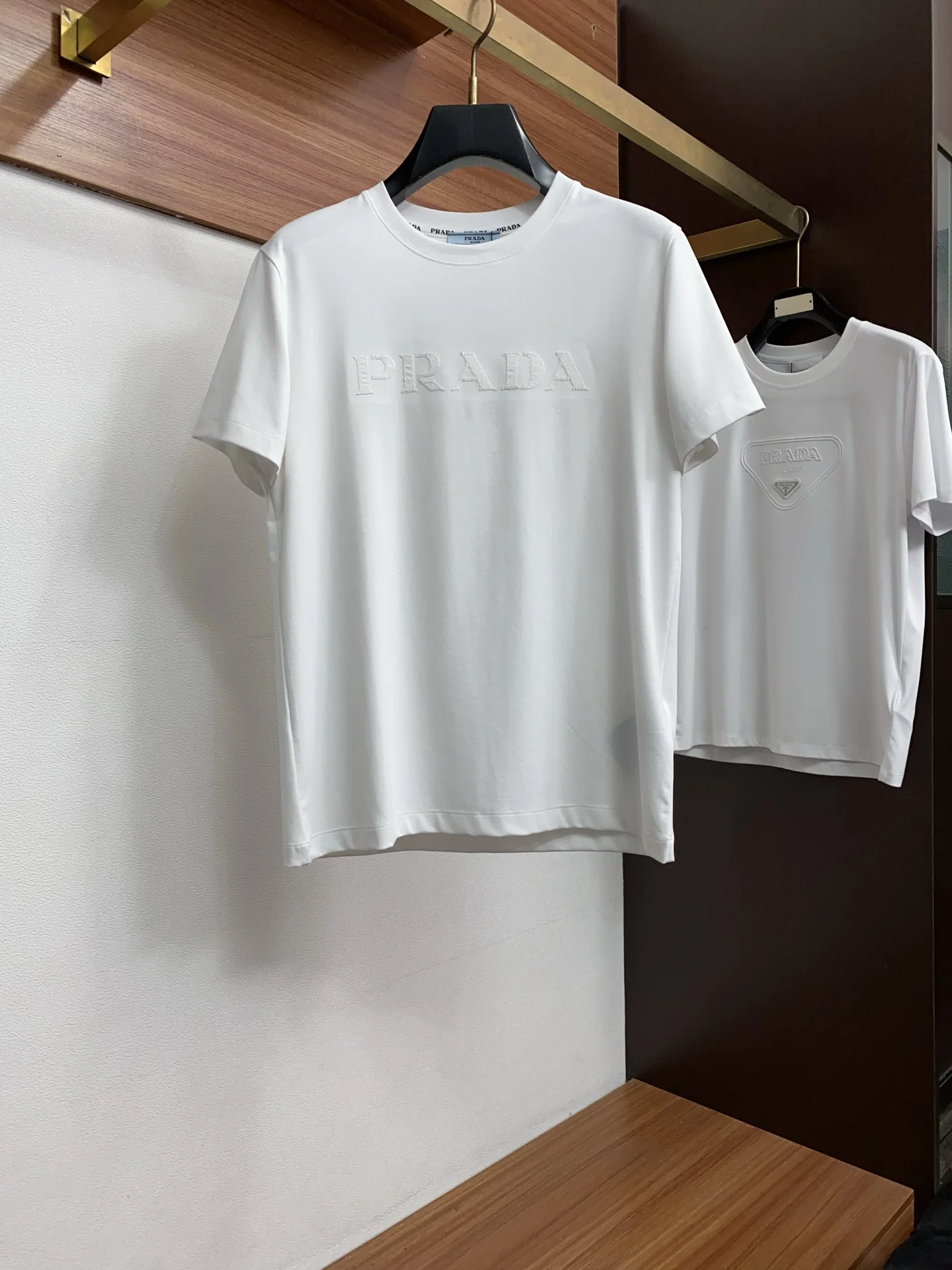 Prada 100% Cotton Loose Fit Round Neck Men s Short Sleeve T-Shirt Prada 100% Cotton Loose Fit Round Neck Men s Short Sleeve T-Shirt