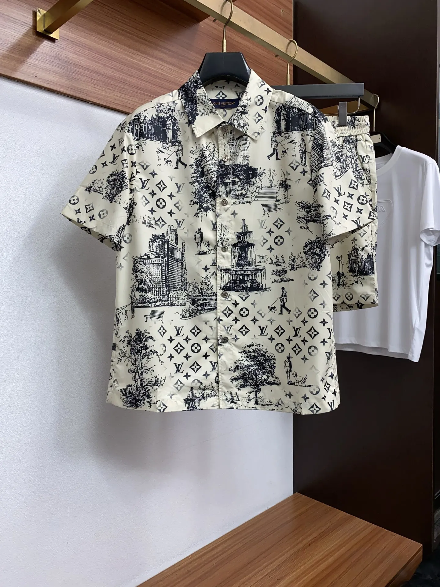 Louis Vuitton Spring and summer new casual shorts and jacket set