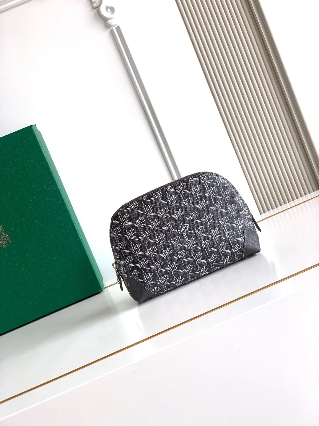 Goyard 6107 Top Round Cosmetic Bag Women s Clutch