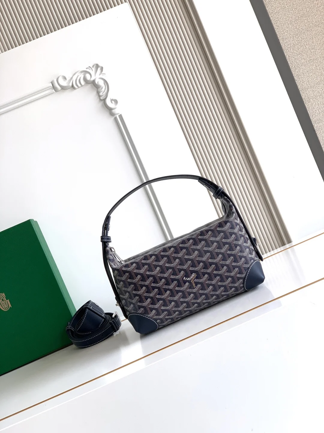 Goyard 8031 Elegant Makeup Bag/Toiletry Bag Women s Shoulder Bag Goyard 8031 Elegant Makeup Bag/Toiletry Bag Women s Shoulder Bag