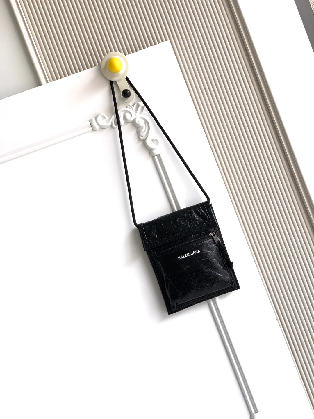 Balenciaga New Style Crossbody/Waist Bag/Cigarette Bag Women s Crossbody Bag Balenciaga New Style Crossbody/Waist Bag/Cigarette Bag Women s Crossbody Bag