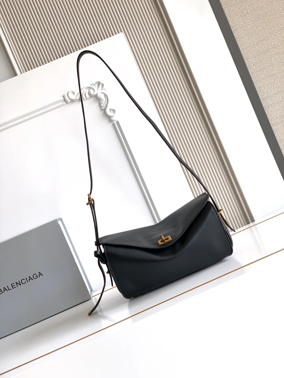 Balenciaga 3037 mini series handbag women s crossbody bag Balenciaga 3037 mini series handbag women s crossbody bag