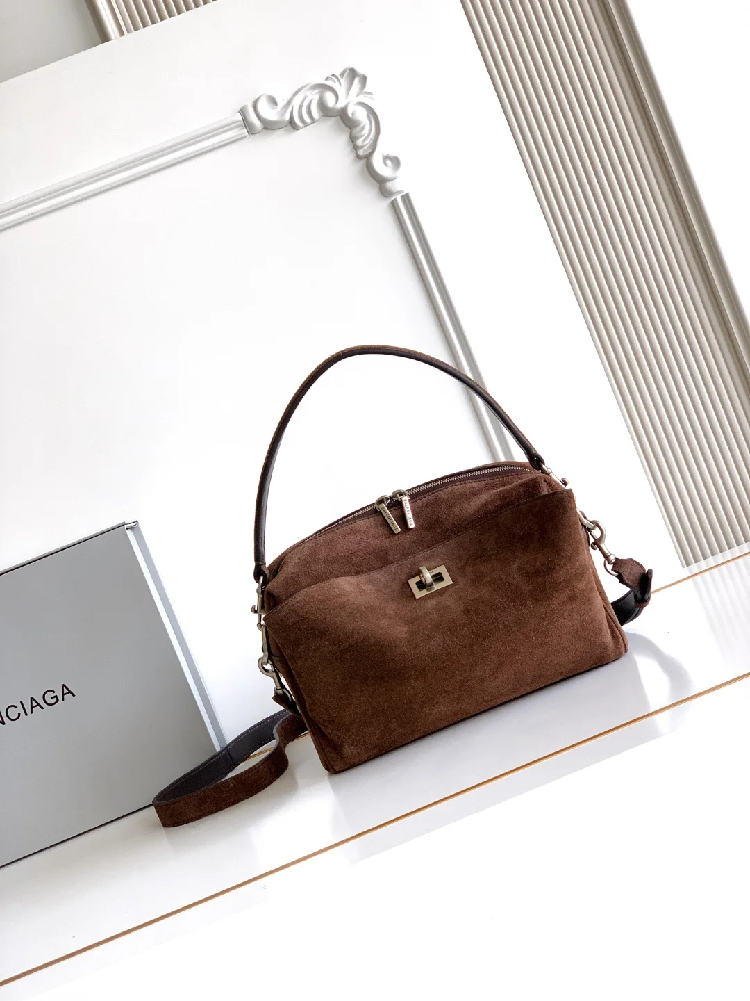 Balenciaga 2027 New Camera Bag Women s Crossbody Bag Balenciaga 2027 New Camera Bag Women s Crossbody Bag