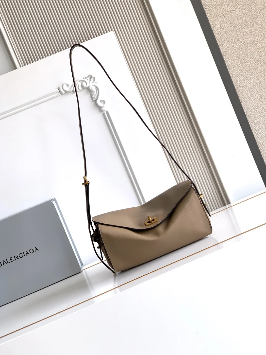 Balenciaga 3037 mini series handbag women s crossbody bag Balenciaga 3037 mini series handbag women s crossbody bag