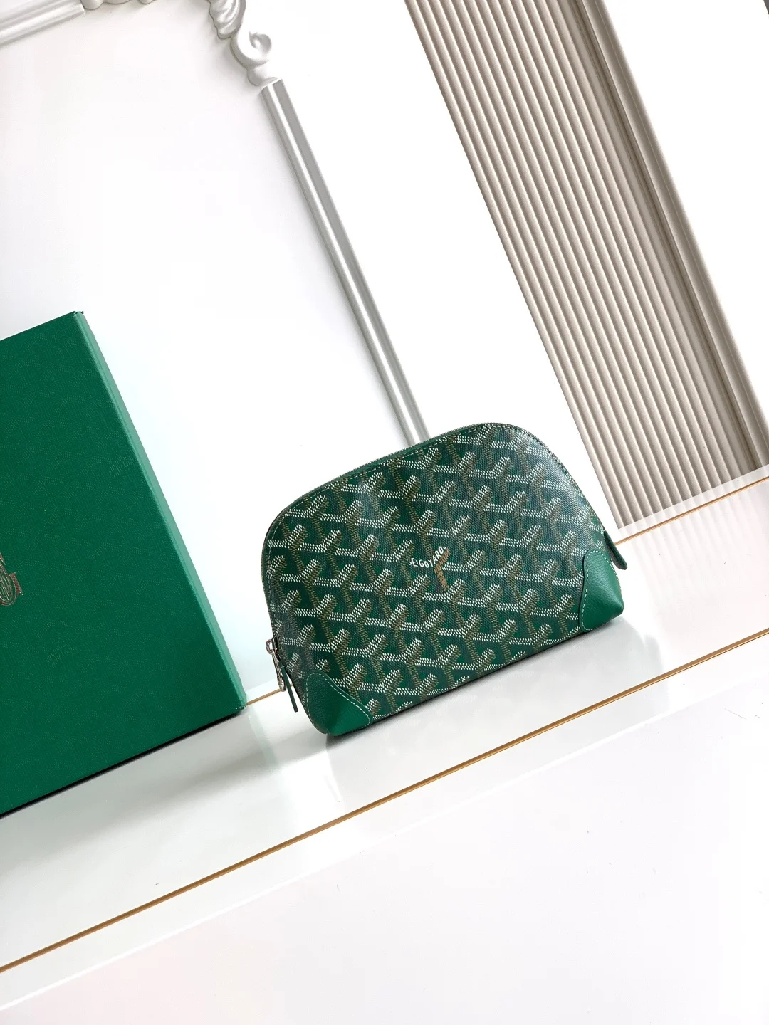 Goyard 6107 Top Round Cosmetic Bag Women s Clutch Goyard 6107 Top Round Cosmetic Bag Women s Clutch