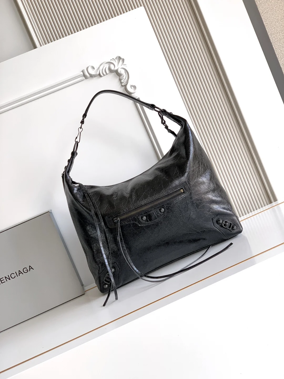 Balenciaga 2029 New Camera Bag Women s Crossbody Bag Balenciaga 2029 New Camera Bag Women s Crossbody Bag