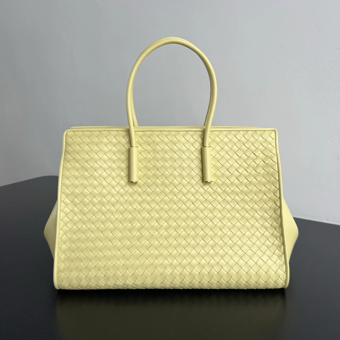 Bottega Veneta 868327 lambskin woven handbag women s tote bag Bottega Veneta 868327 lambskin woven handbag women s tote bag