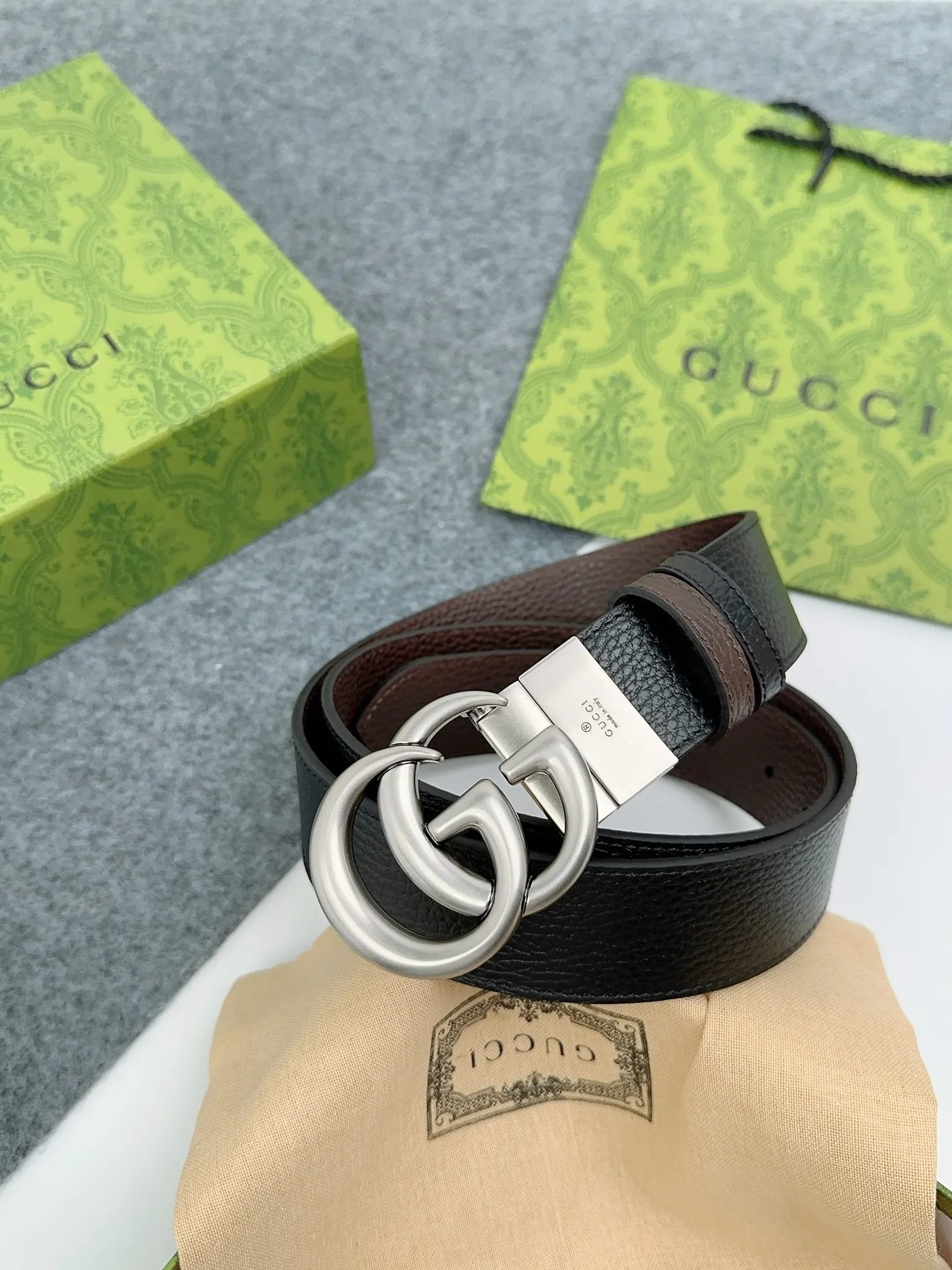 Gucci Men s Reversible Leather Belt