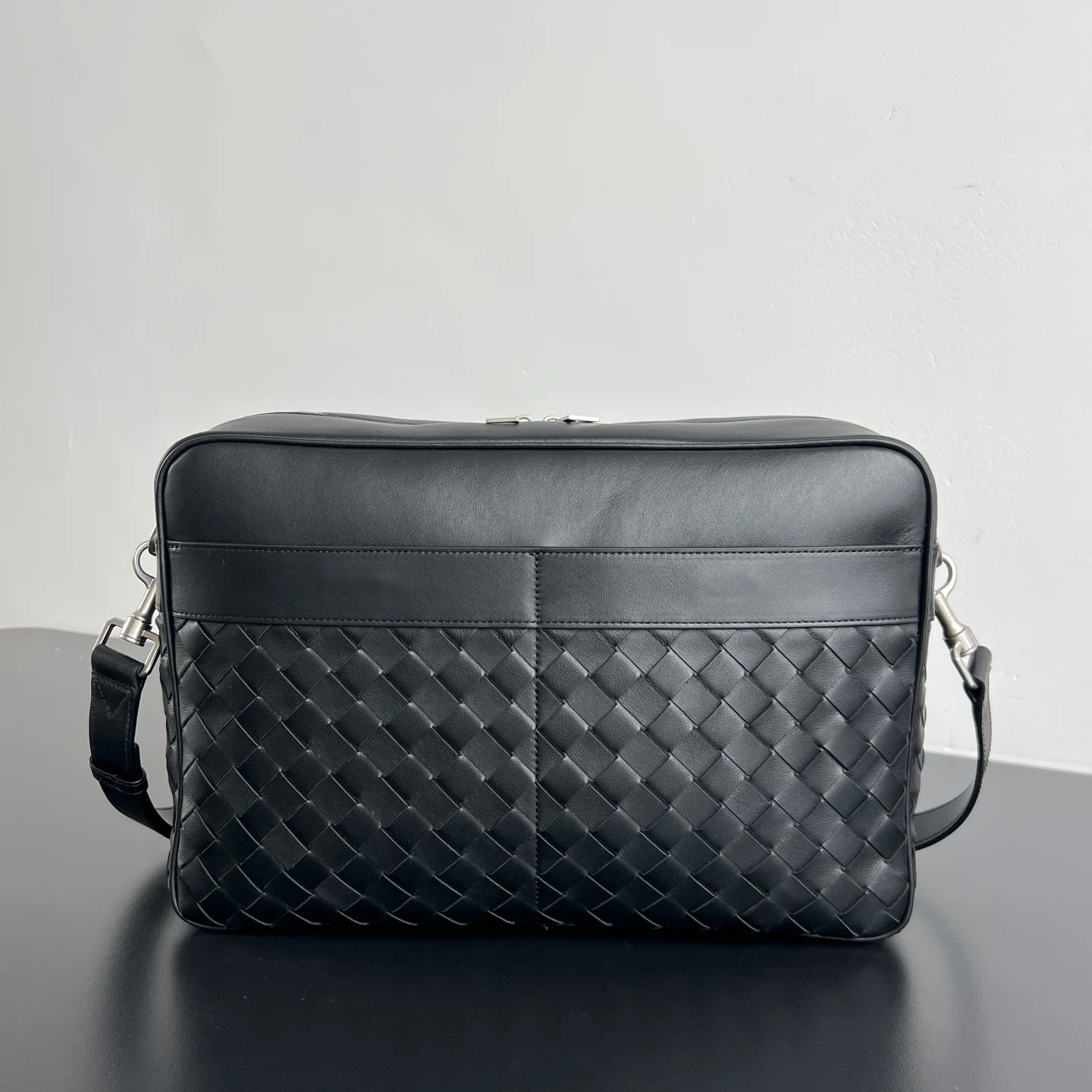 Bottega Veneta 843857 New Double Pocket Camera Bag Men s Crossbody Bag Bottega Veneta 843857 New Double Pocket Camera Bag Men s Crossbody Bag