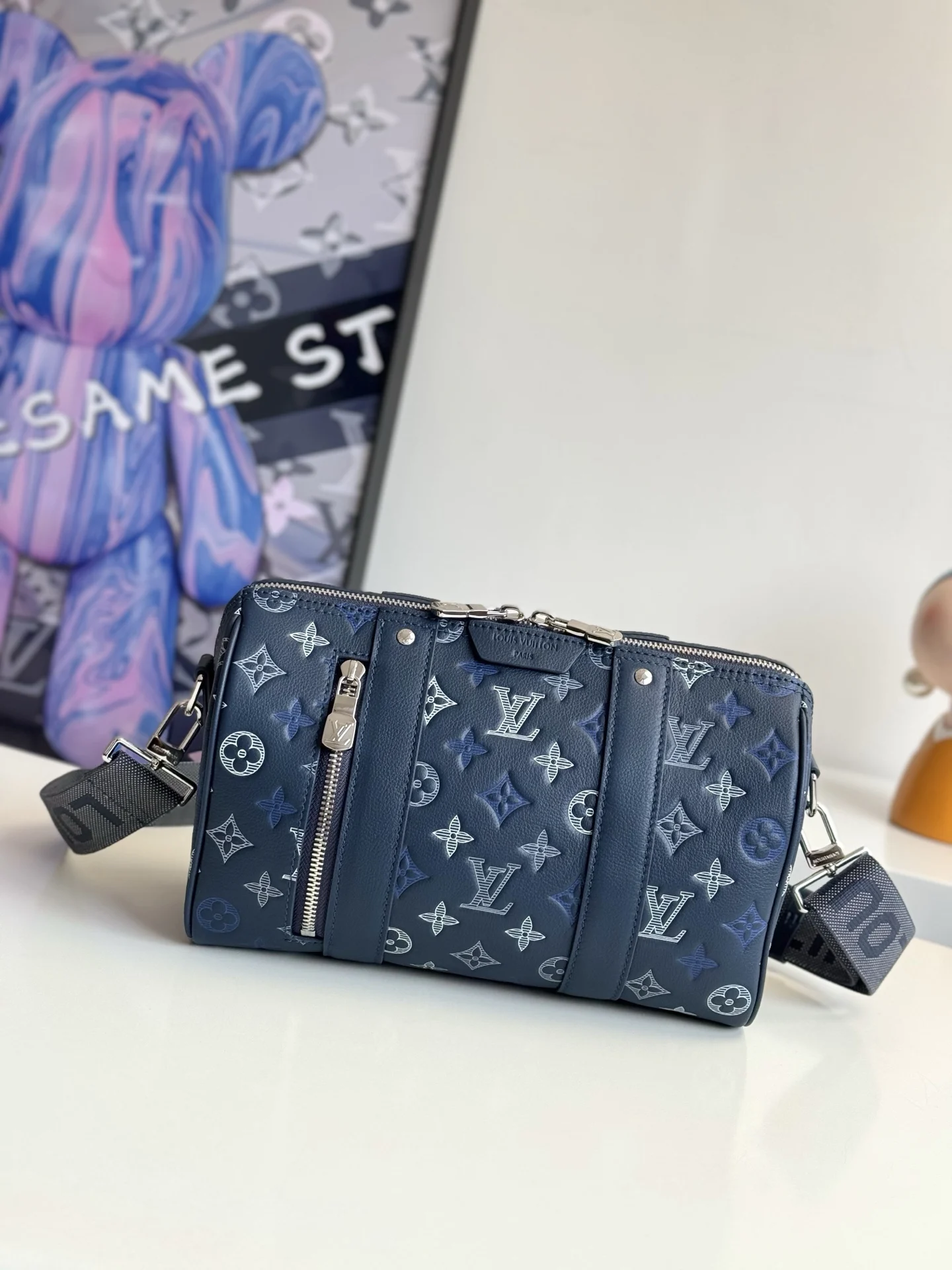 LV M28617 牛皮革手袋 男士斜挎包 LV M28617 牛皮革手袋 男士斜挎包