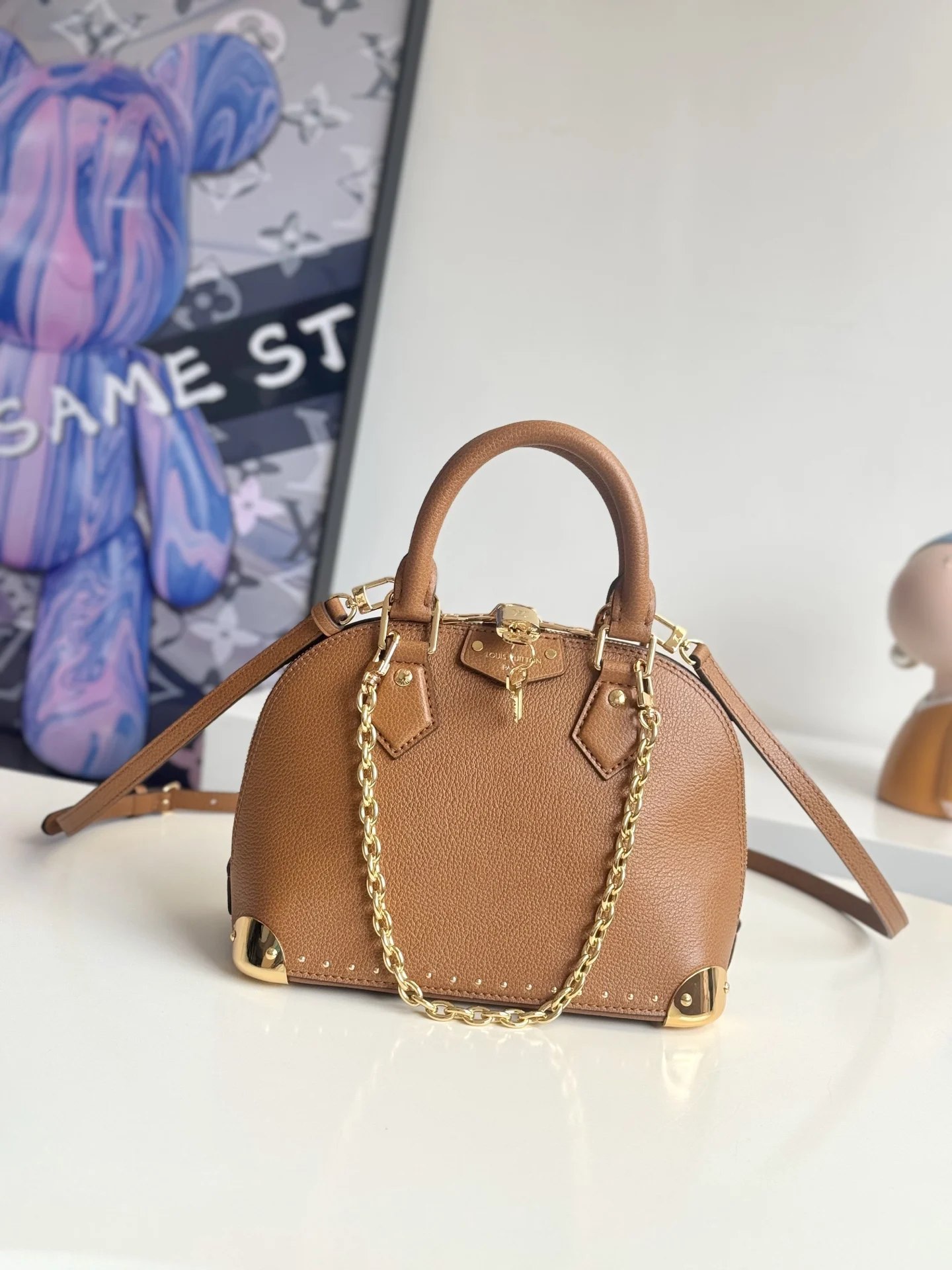 LV M29091 硬箱风格包角手袋 女士斜挎包 LV M29091 硬箱风格包角手袋 女士斜挎包