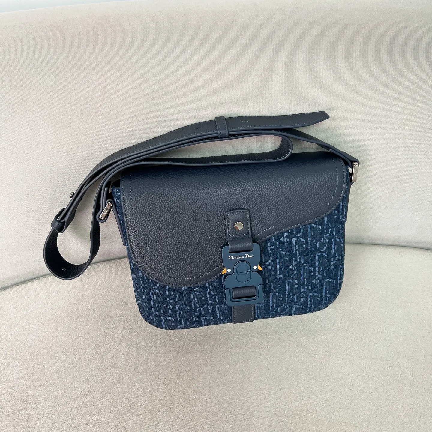 Dior Lychee pattern cowhide flap messenger bag men s shoulder bag Dior Lychee pattern cowhide flap messenger bag men s shoulder bag