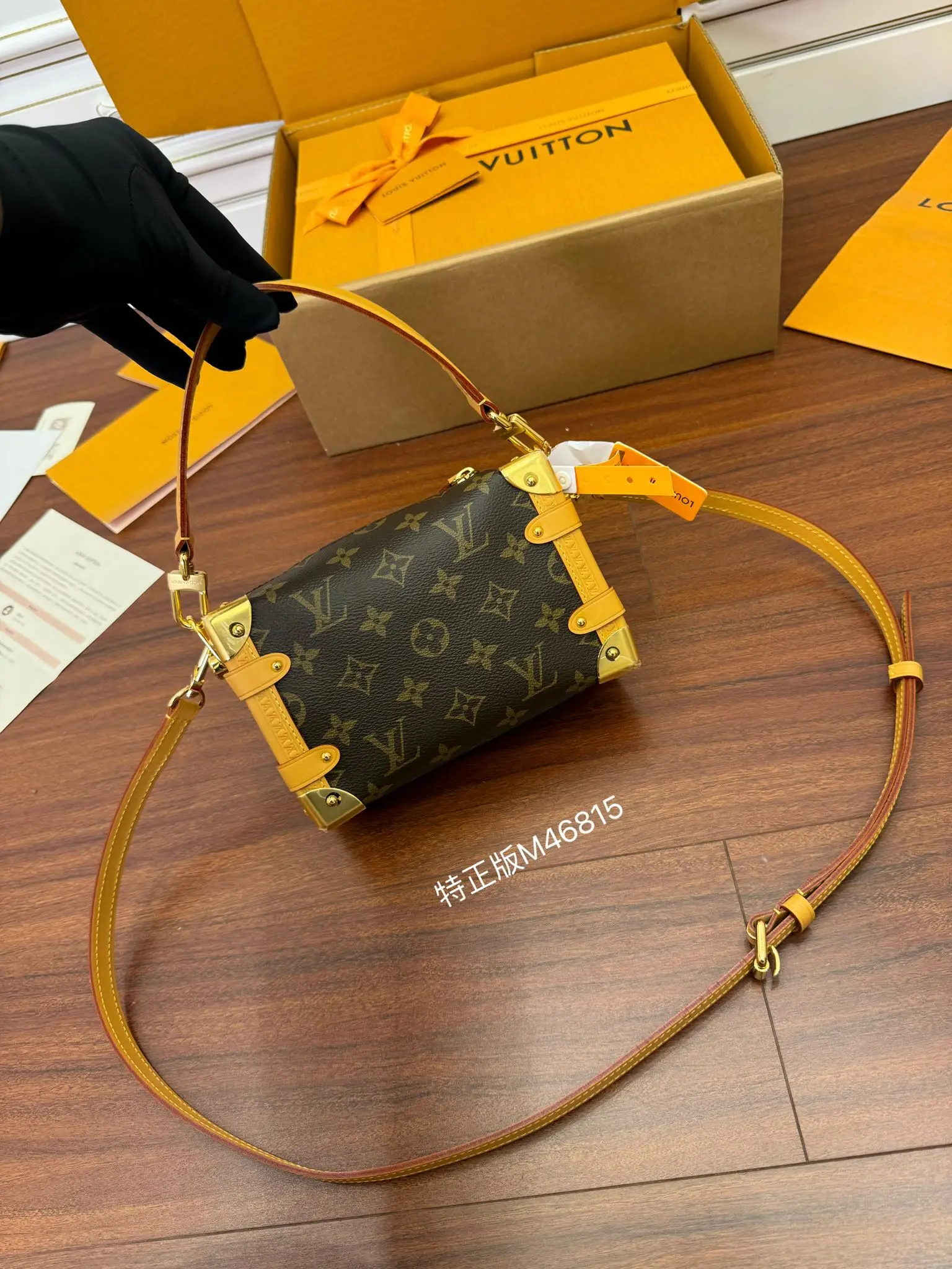 Louis Vuitton M46815 Imported Diamond Pattern Fabric Handbag Women s Crossbody Bag Louis Vuitton M46815 Imported Diamond Pattern Fabric Handbag Women s Crossbody Bag