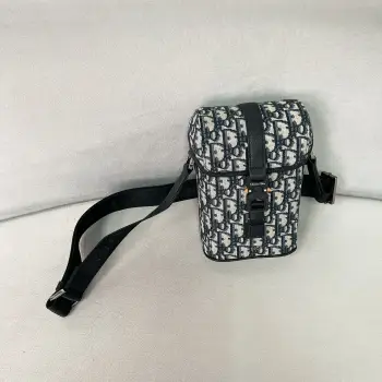 Black Pebble Grain Leather Messenger Bag Men s Shoulder Bag Replica Dior mens bags