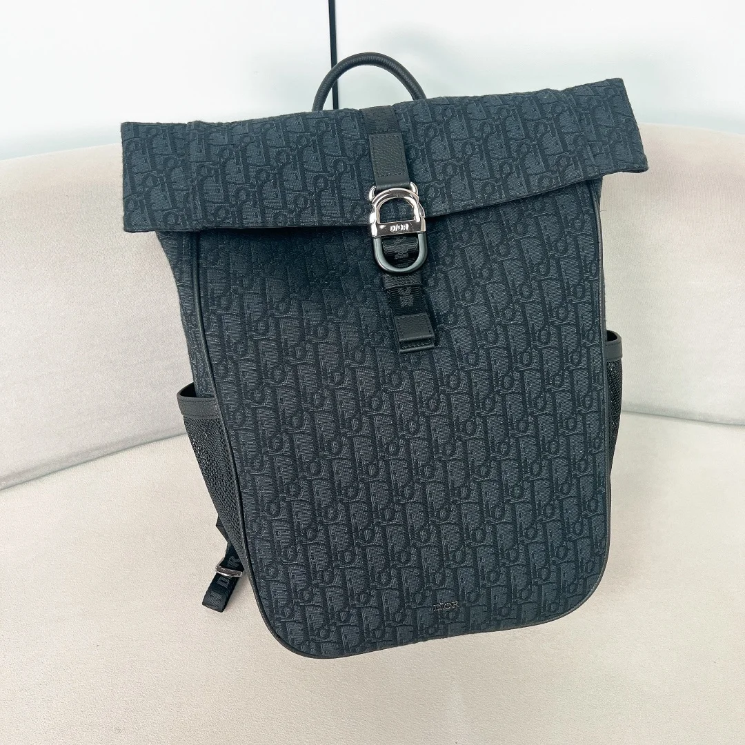Dior Old flower canvas backpack men s double shoulder backpack Dior Old flower canvas backpack men s double shoulder backpack