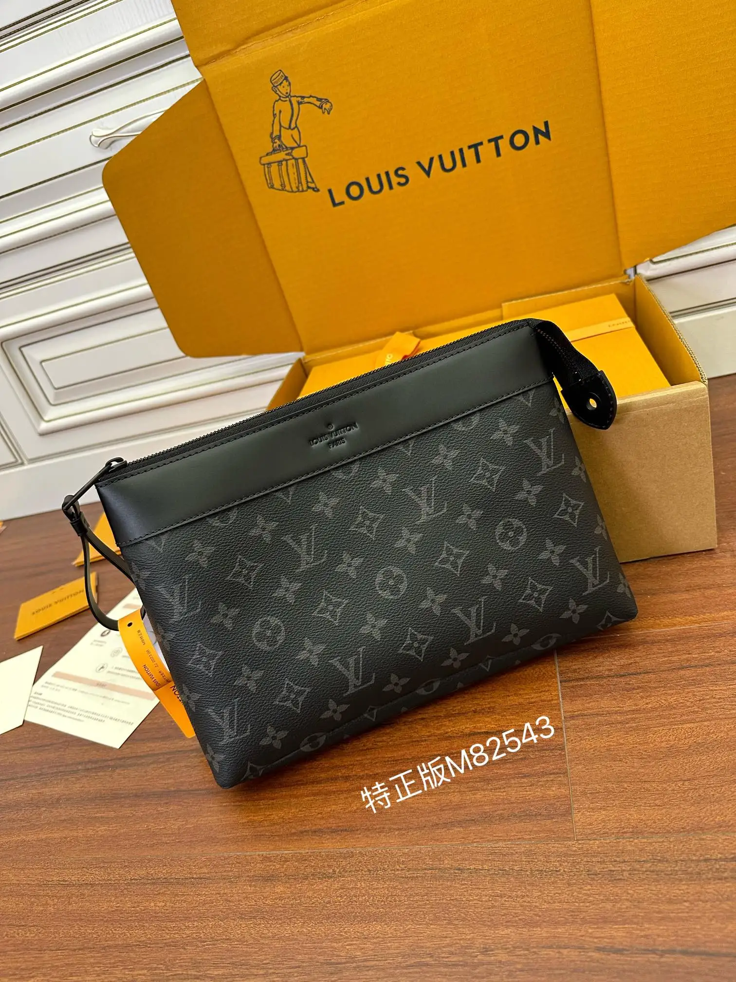 Louis Vuitton M82543 Imported Diamond Handbag Men s Clutch Bag