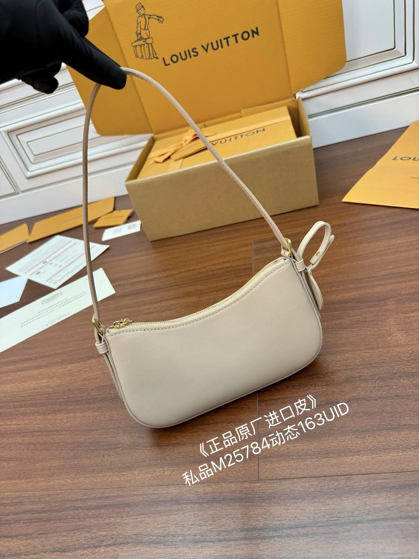 Louis Vuitton M25784 Imported Diamond Fabric Handbag Women s Shoulder Bag Louis Vuitton M25784 Imported Diamond Fabric Handbag Women s Shoulder Bag