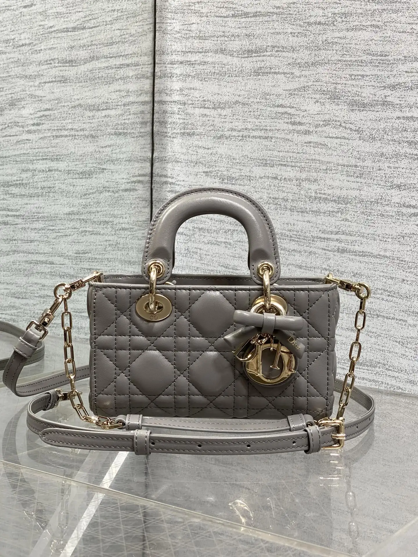 Dior Latest bowknot lambskin bag women s crossbody bag Dior Latest bowknot lambskin bag women s crossbody bag
