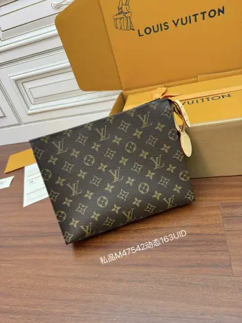 M47542 Imported Diamond Handbag Men s Clutch Bag Replica Louis Vuitton mens bags