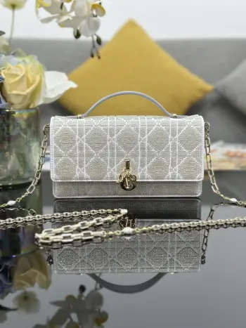 M0997 Embroidered Beaded Chain Bag Women s Crossbody Bag Replica Dior womens bags