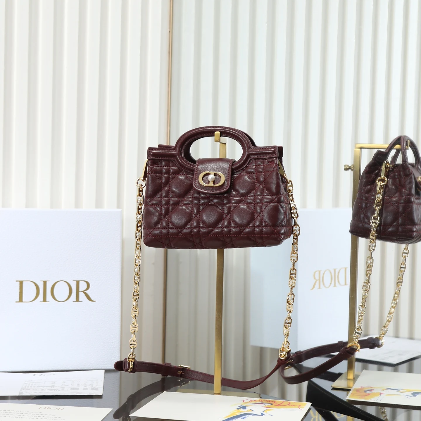 Dior S3123 Early Spring New Chain Bag Women s Crossbody Bag Dior S3123 Early Spring New Chain Bag Women s Crossbody Bag