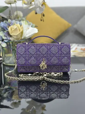 M0997 Embroidered Beaded Chain Bag Women s Crossbody Bag Replica Dior womens bags
