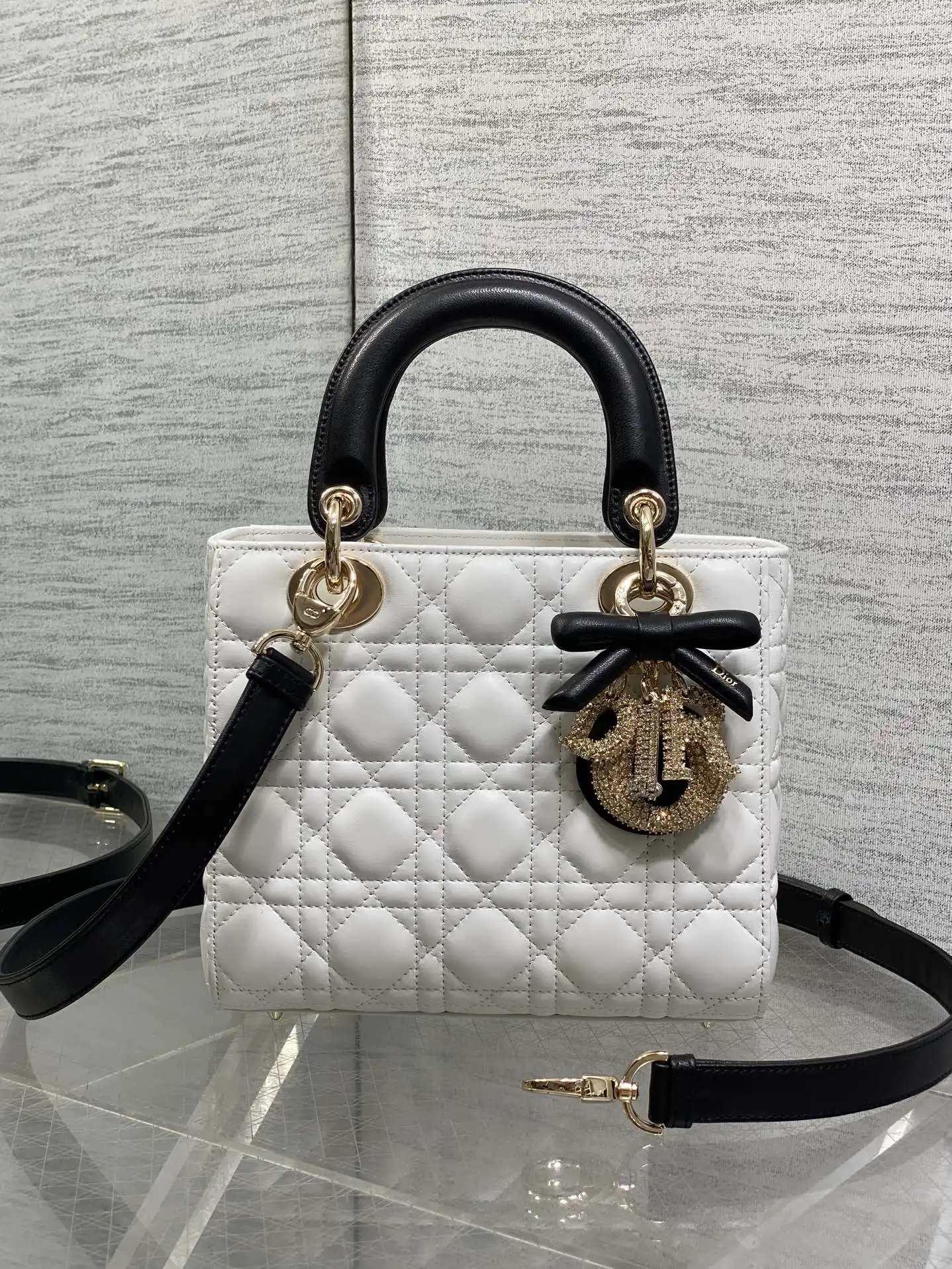 Dior Three-Grid Black and White Bow Diamond Buckle Lady s Crossbody Bag Dior Three-Grid Black and White Bow Diamond Buckle Lady s Crossbody Bag