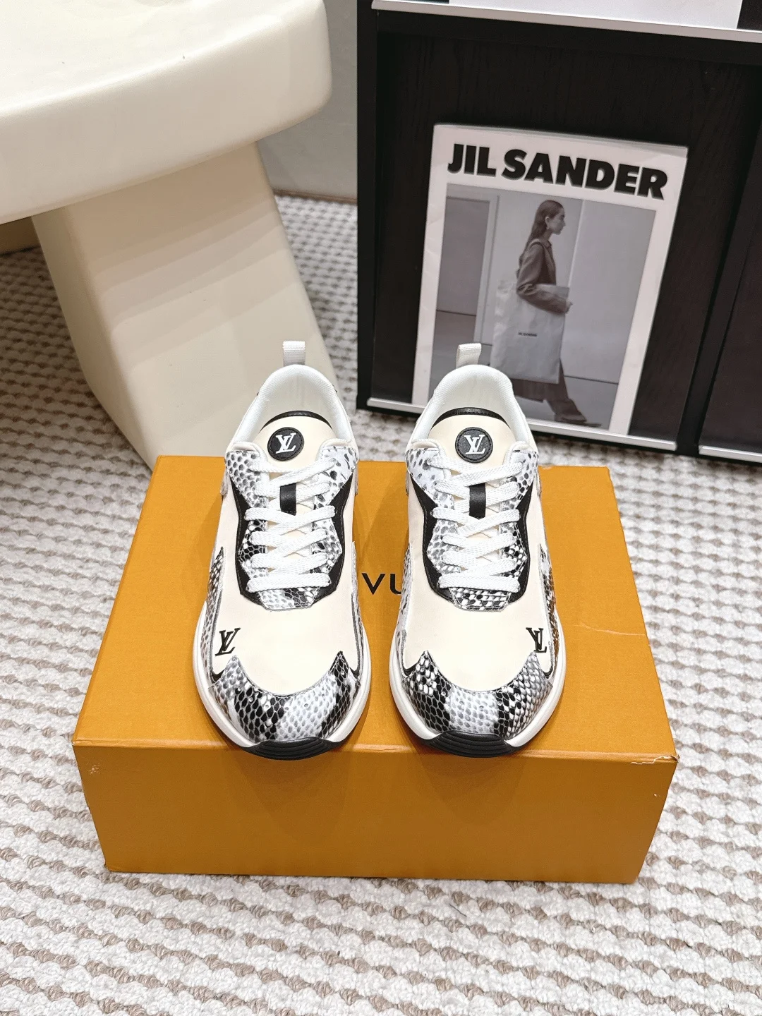 Louis Vuitton High-end suede casual shoes men s sports shoes Louis Vuitton High-end suede casual shoes men s sports shoes