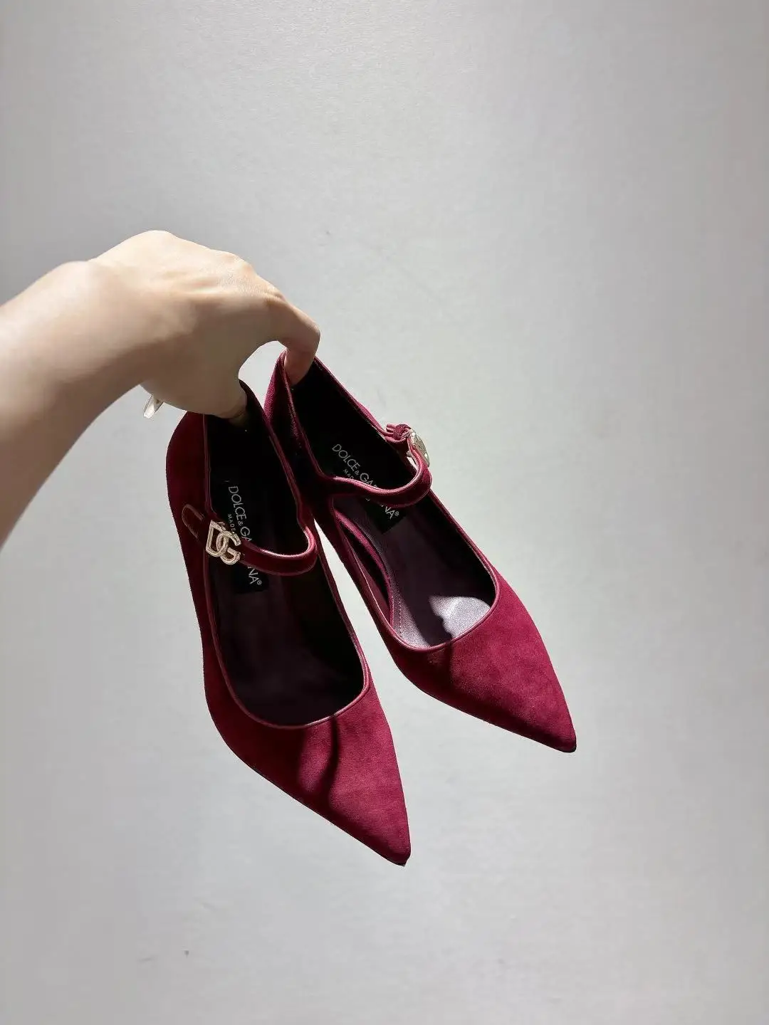 Dolce Gabbana Genuine leather outsole sheepskin upper high heels women s pointed toe high heels Dolce Gabbana Genuine leather outsole sheepskin upper high heels women s pointed toe high heels