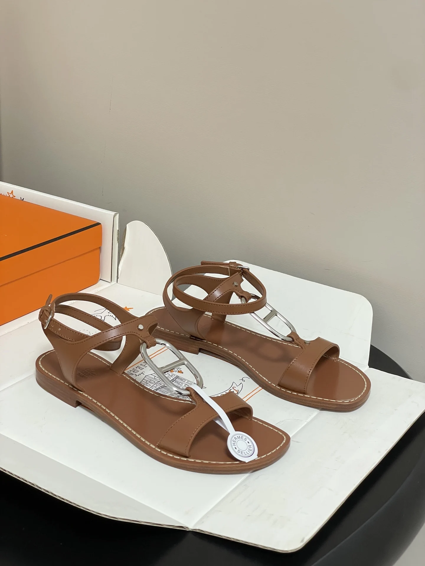 Hermes Classic Pig Nose Hardware Buckle Flat Sandals Women s Sandals Hermes Classic Pig Nose Hardware Buckle Flat Sandals Women s Sandals