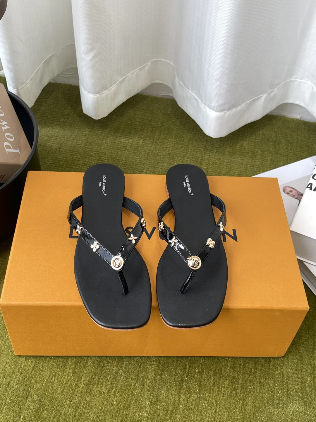 Louis Vuitton Spring and summer new collection slippers women s sandals Louis Vuitton Spring and summer new collection slippers women s sandals